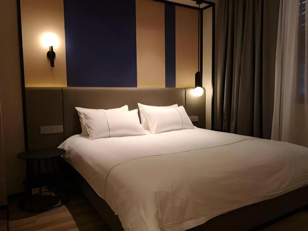 Magnotel Hotel Shanghai Jinjiang Park Branch 3*,  China